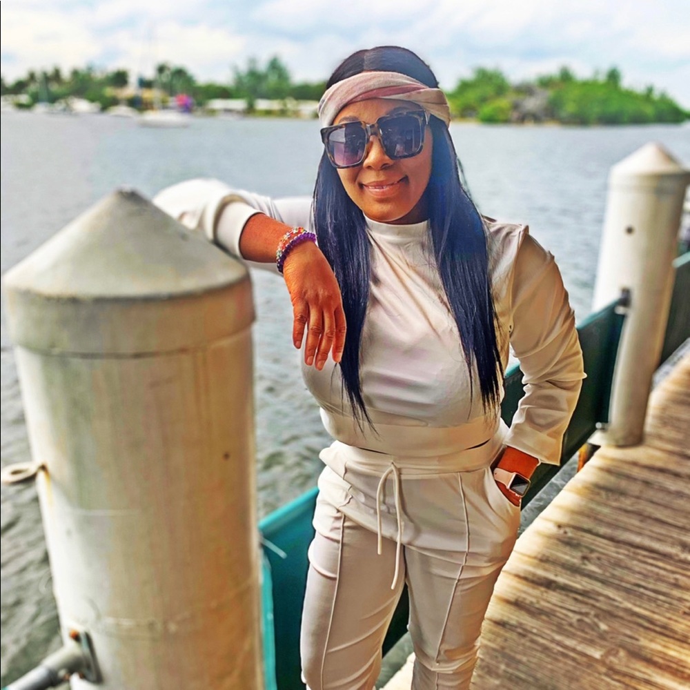 Meet your Posher, Taj